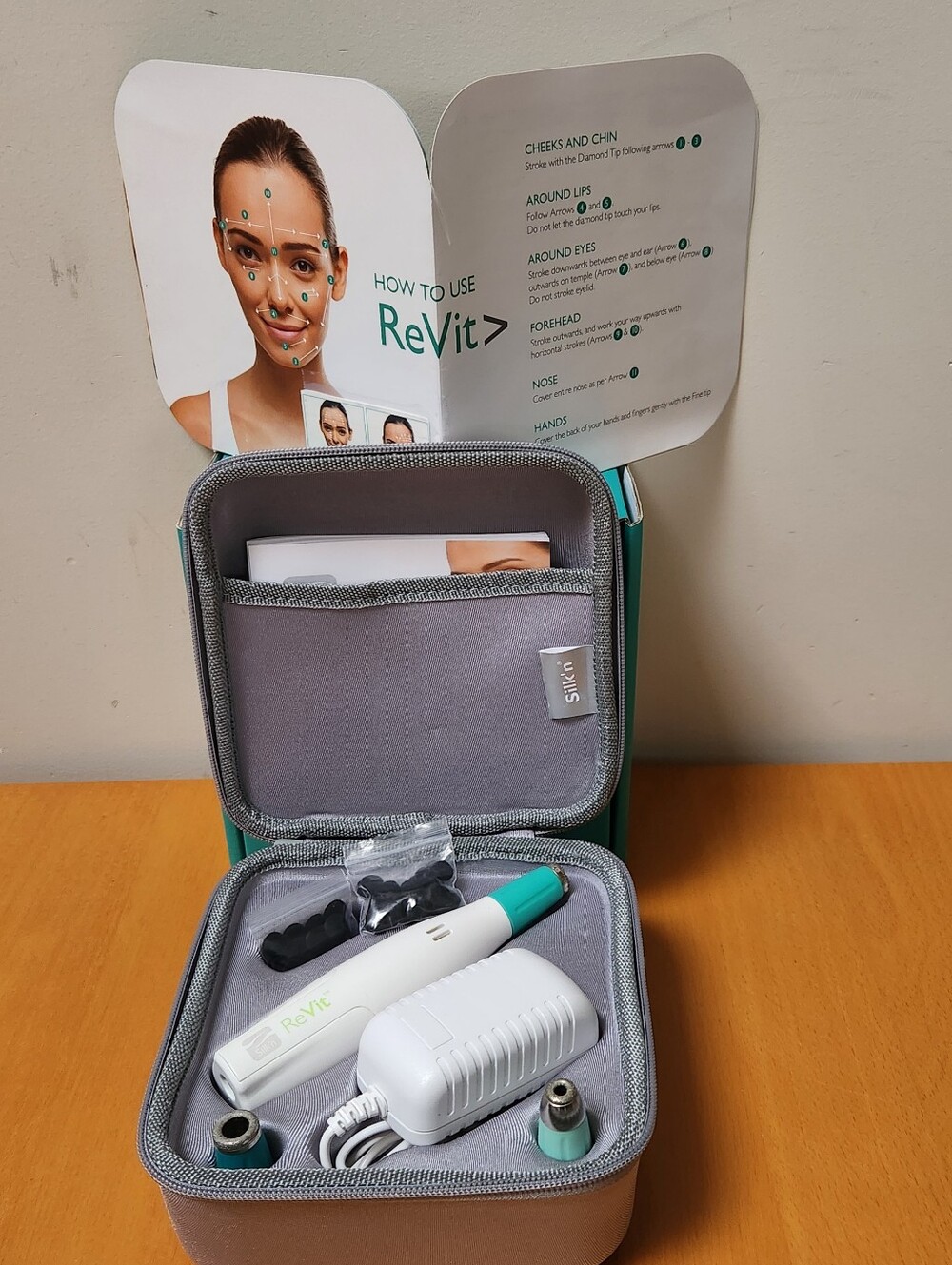 Silk'n ReVit Microdermabrasion Device – White & Teal